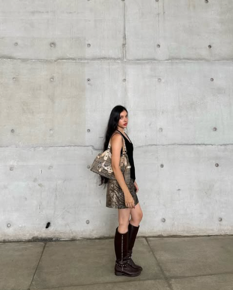 Look Dark Safari Girl